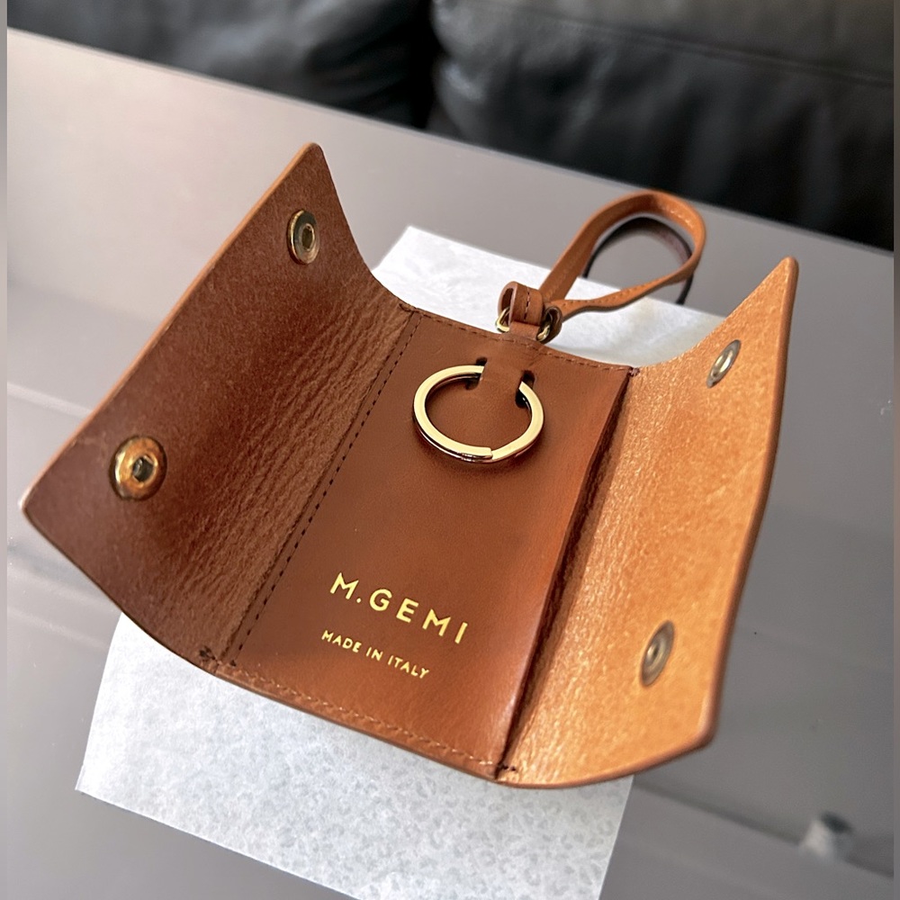 NIB Cinnamon Brown Elia M. Gemi Leather Key and Card Holder